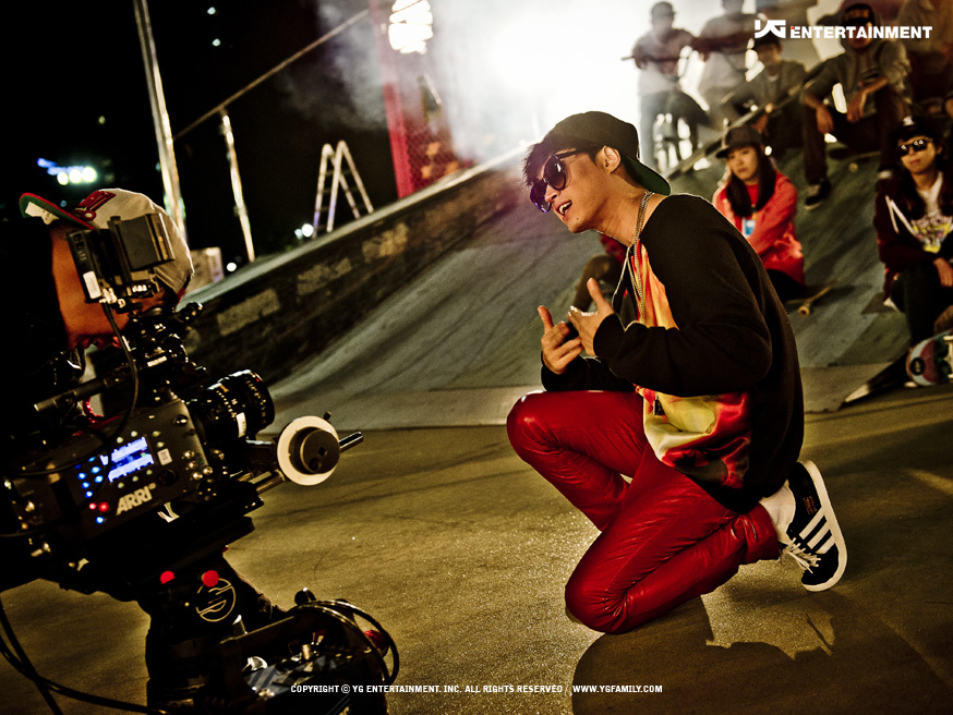 gallery_epikhigh_up_02.jpg